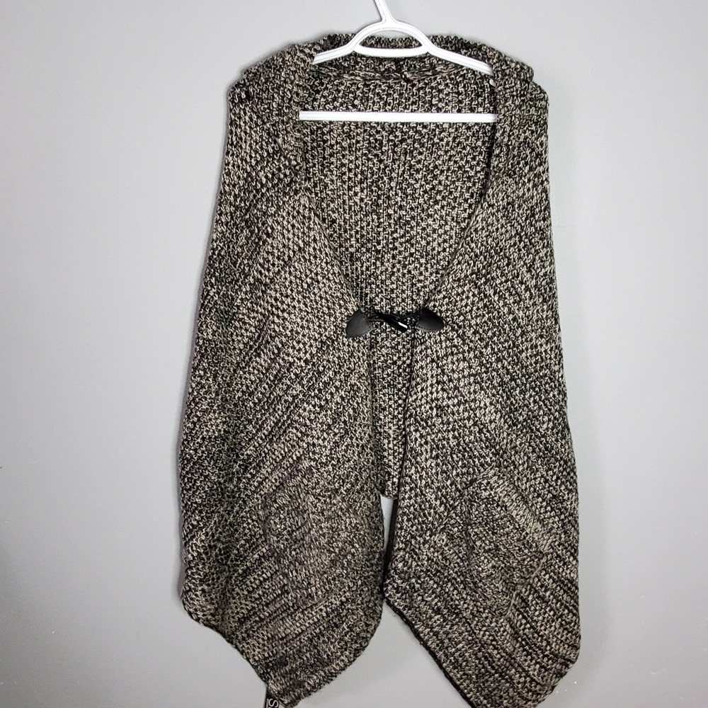 Simi Hooded Shawl black gray and white